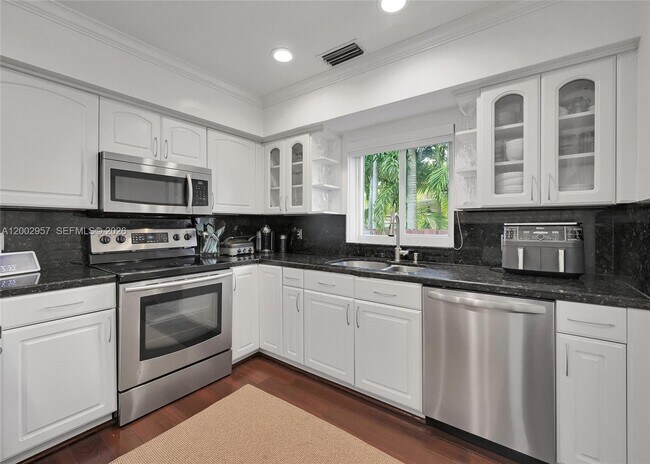 Building Photo - 6134 SW 28th St