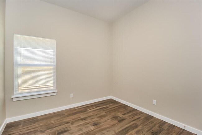 Building Photo - 11300 Paradise In Dr