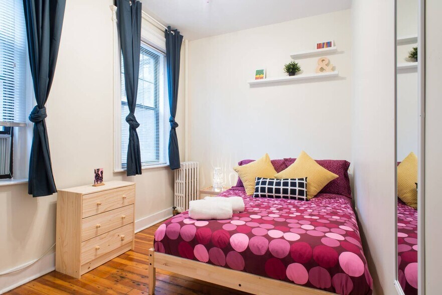 Building Photo - 70 Queensberry St