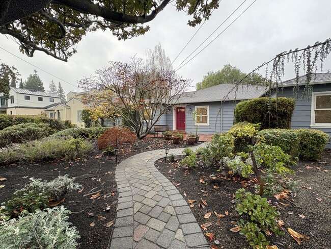 Building Photo - Beautifully Updated 3BD/2BA + Office Single-Family Home in Palo Alto