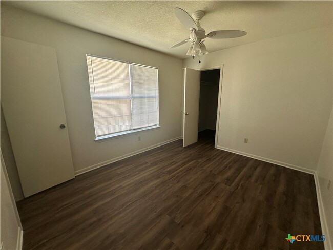 Building Photo - 3705 Hereford Ln