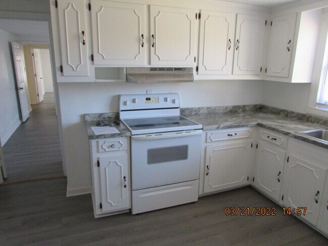 Building Photo - Lake View, Close to Shaw AFB!