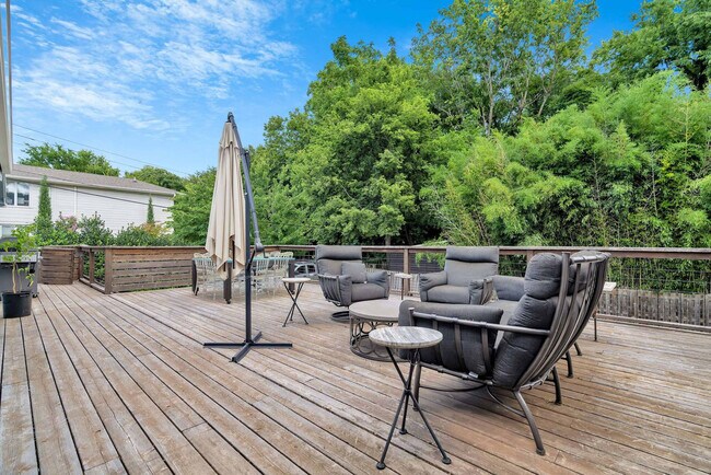 Building Photo - 802 N Park Ave