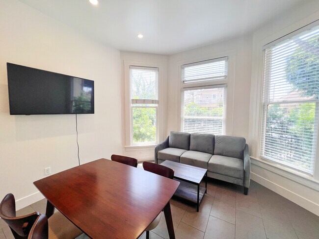 Building Photo - 1301 W 22nd St