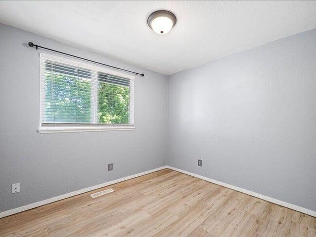 Building Photo - 8307 W Grand Ronde Pl