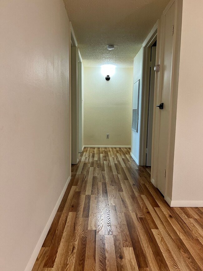 Building Photo - Cozy Condo