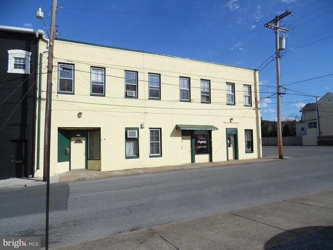 Building Photo - 10 Blue Ridge Ave