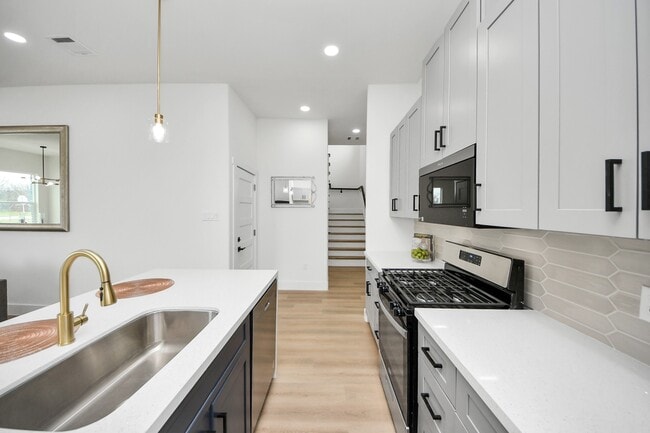 Building Photo - 8815 Edgar St