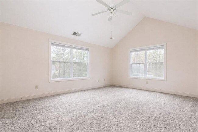 Building Photo - 804 Madison Ln S E