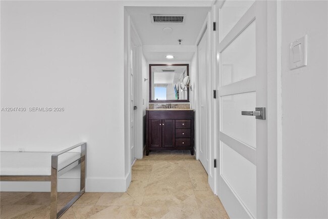 Building Photo - 2457 Collins Ave