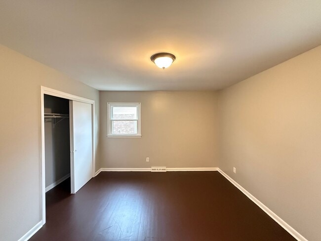 Building Photo - 213 Foxcroft Dr