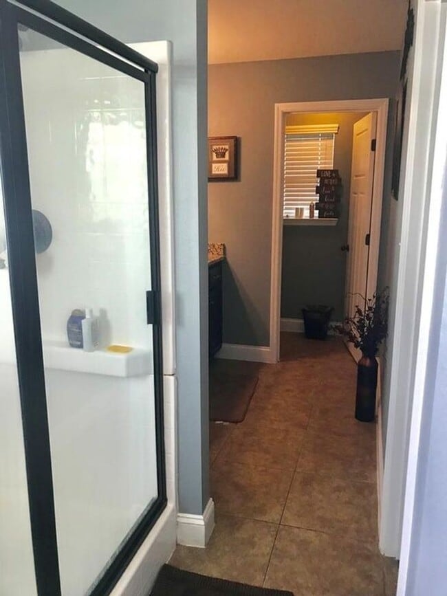 Building Photo - Spacious 3BR/2BA Home in Miller Farms with...
