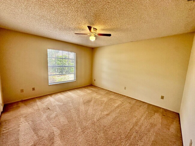 Building Photo - 3723 Narroline Dr