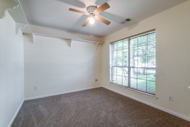 Building Photo - 17143 Summer Hollow Dr