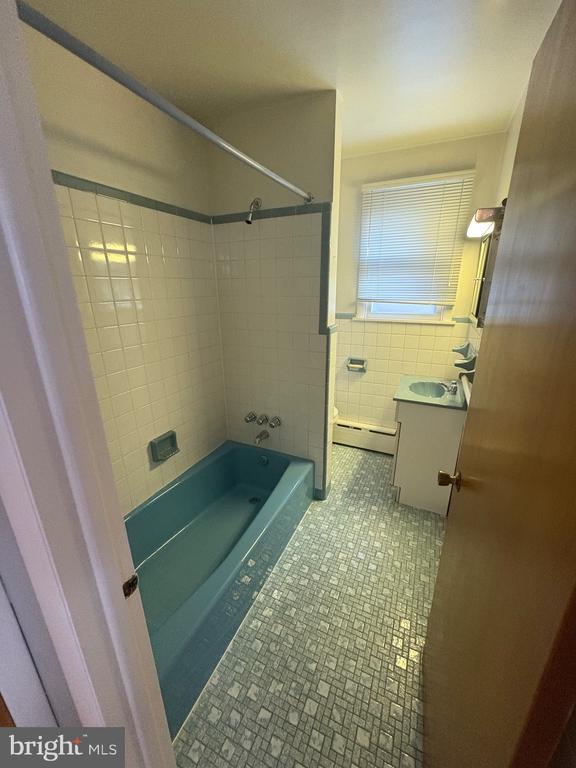 Building Photo - 4564 Bermuda St