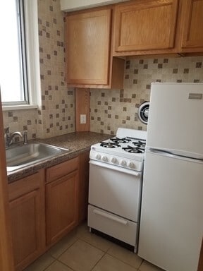Building Photo - 2BR/1BA Apartment - East Campus - Short Distance to Class! AVAIL 1/1/2026