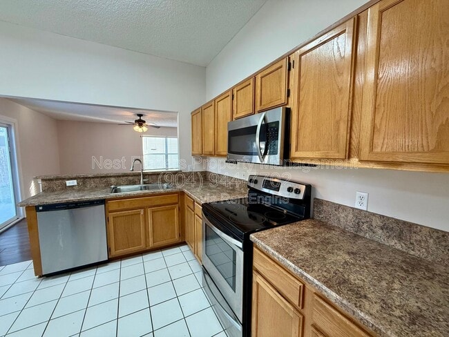 Building Photo - 3785 Union Pacific Dr E