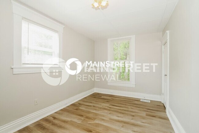 Building Photo - 5 Bedroom Pet-Friendly Home in Louisville,...