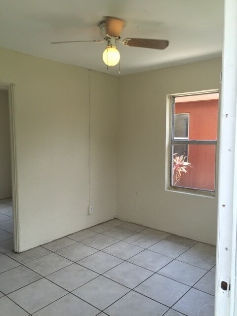 Building Photo - 2-1 Apartment