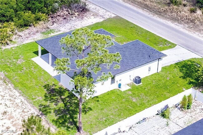 Building Photo - 2502 East 10th Street