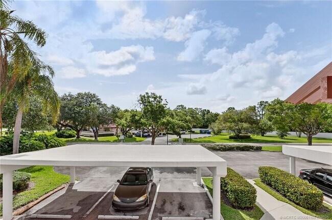 Building Photo - 6060 SE Martinique Dr