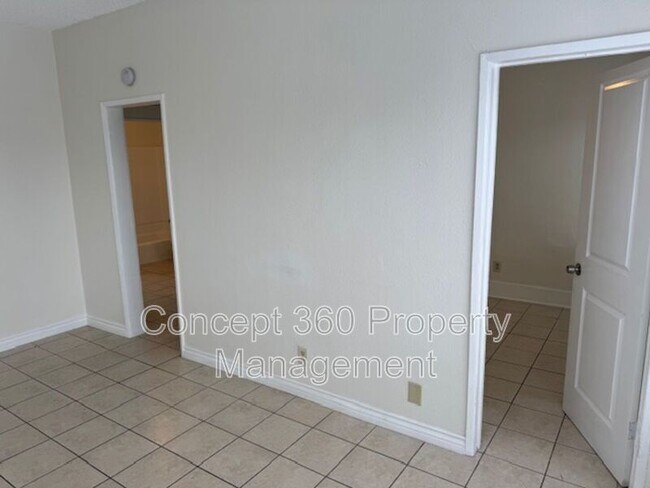 Building Photo - 758 Cerritos Ave