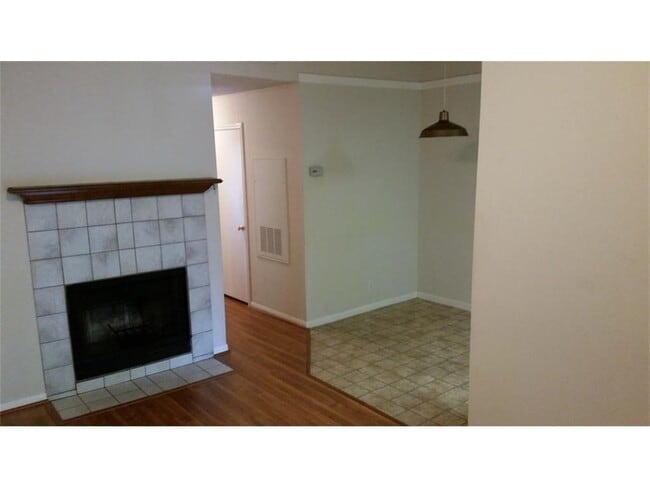 Building Photo - 203 E 31st St