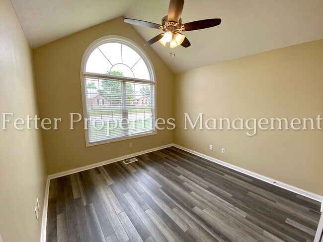 Building Photo - Gorgeous 3 Bedroom Newburgh Home!
