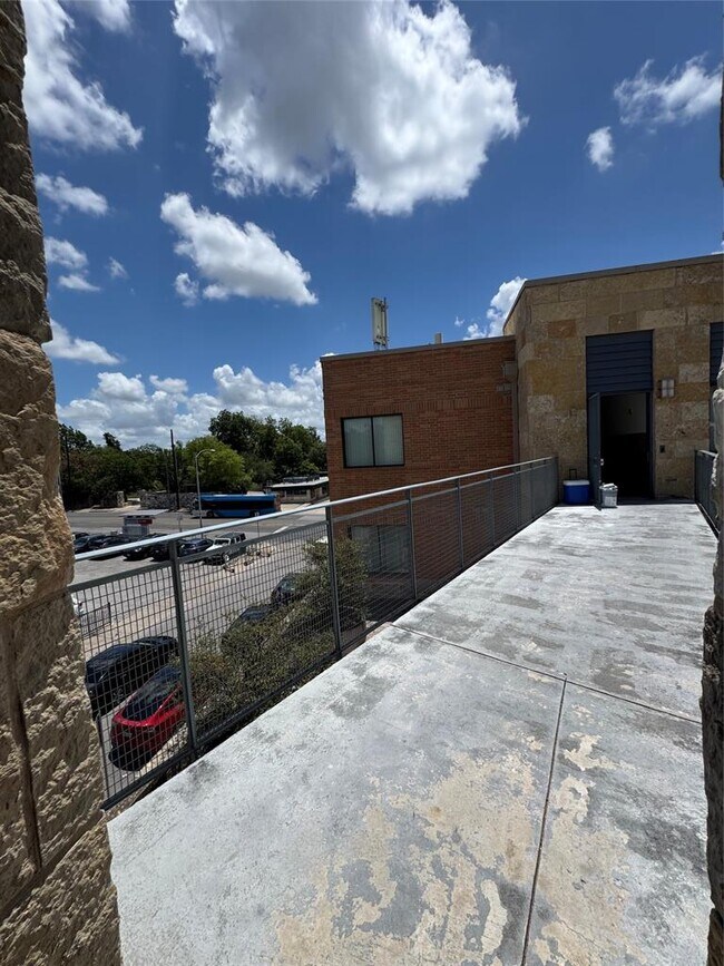 Building Photo - 3016 Guadalupe St