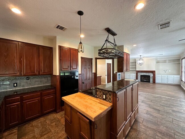 Building Photo - South Austin, Circle-C, Two Story - Available Now