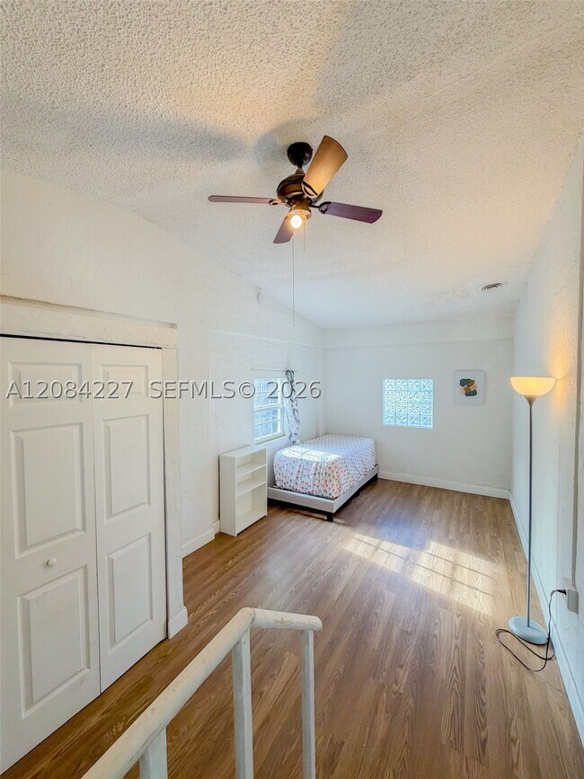 Building Photo - 2740 Dewey St