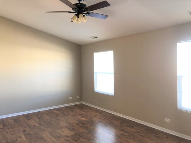 Building Photo - 1609 Fredericksburg Ln