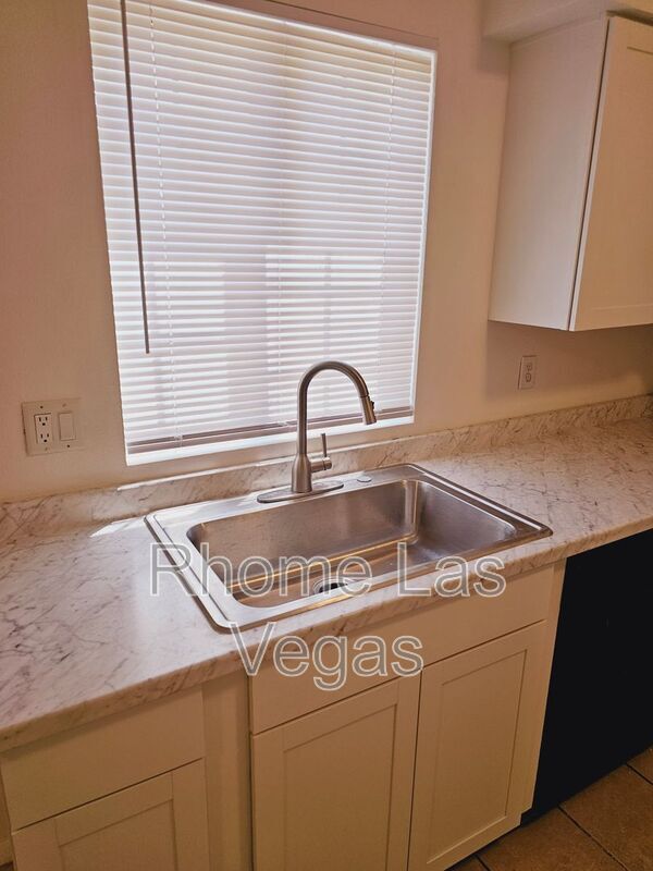Building Photo - 7066 Burcot Ave