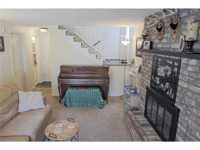 Building Photo - 7589 Zinnia Way N