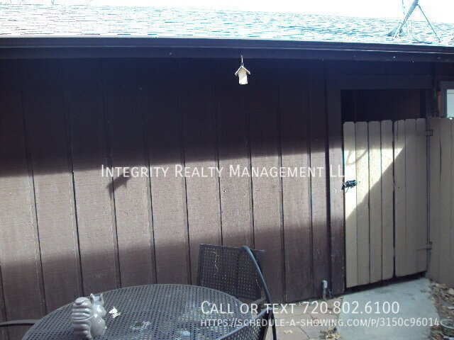 Building Photo - 1702 Cambridge Dr