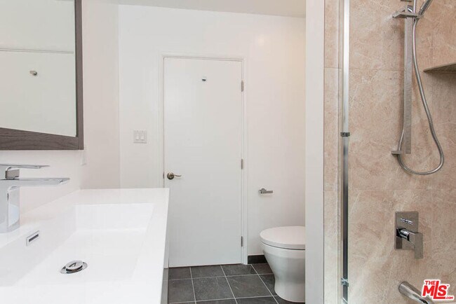 Building Photo - 1204 N Crescent Heights Blvd