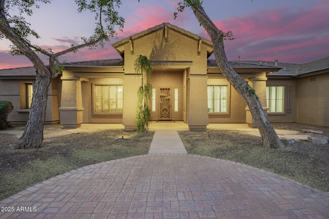 Building Photo - 14188 W Hope Dr