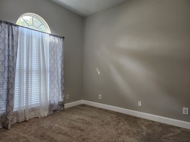 Building Photo - Tastefully updated 3 Bedroom 2 Bath home in The Arbors of Pooler!