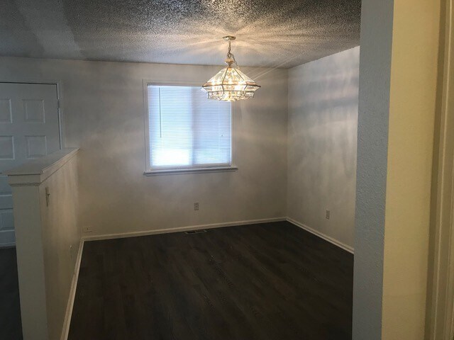 Building Photo - Three Bedroom Duplex Available In Longmont