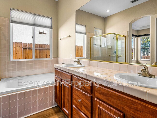 Building Photo - 12021 Gold Pointe Ln