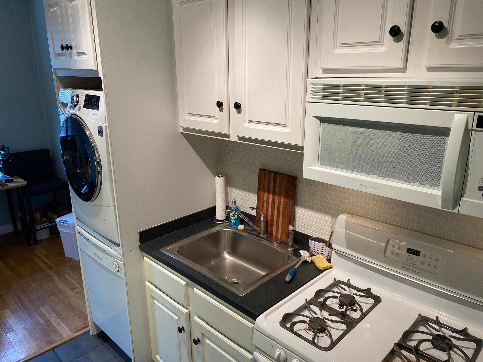 In unit washer dryer - 4007 Connecticut Ave NW