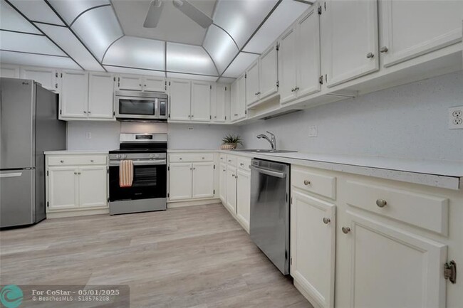 Building Photo - 3500 Galt Ocean Dr