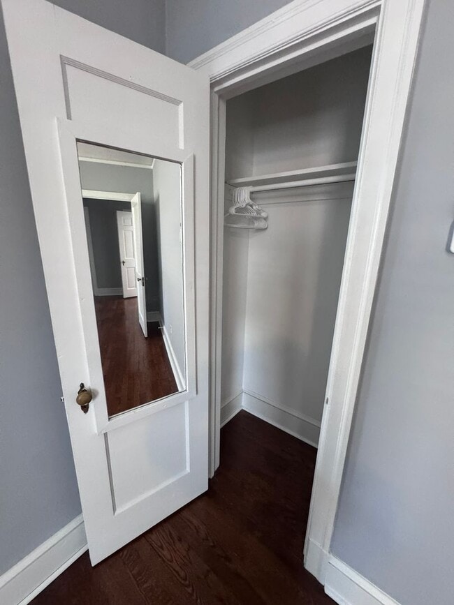 Building Photo - 423 Chestnut St