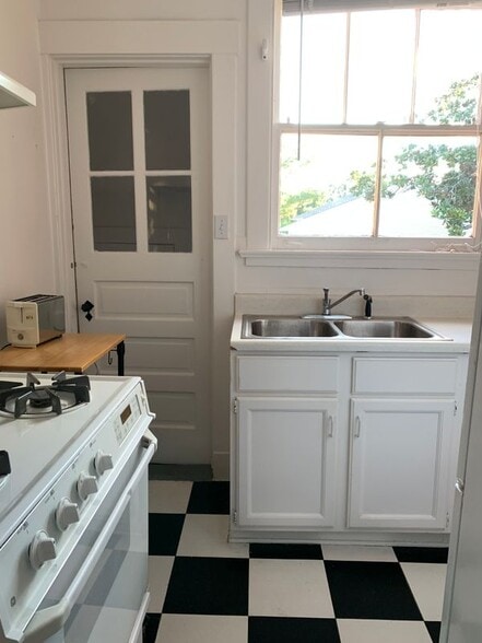 Building Photo - 2 Azalea court