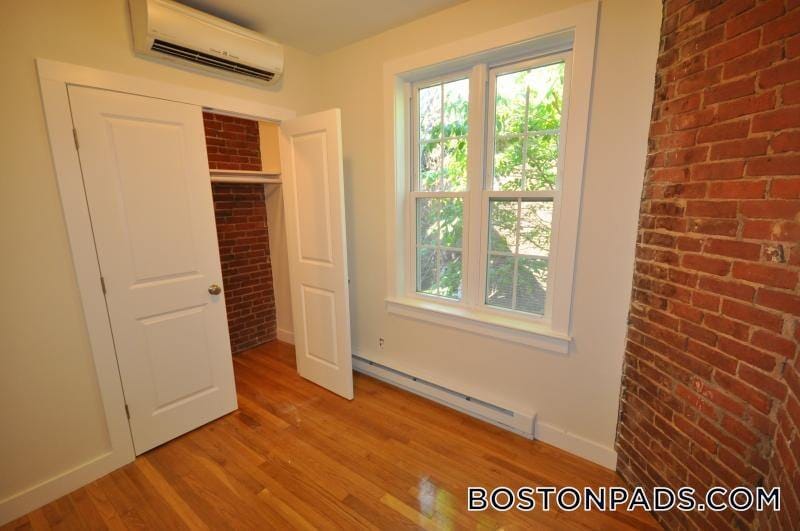 Building Photo - 22 Sussex St