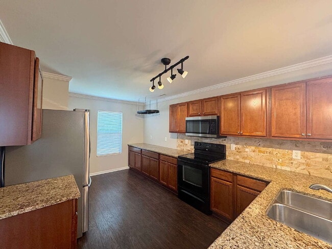 Building Photo - Spacious Three Bedroom Home in Churchill N...