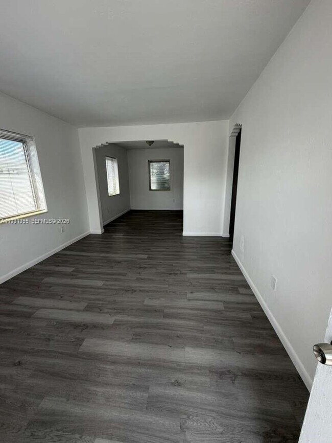 Building Photo - 1565 SW 6th St