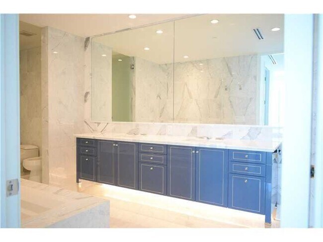 Building Photo - 9349 Collins Ave