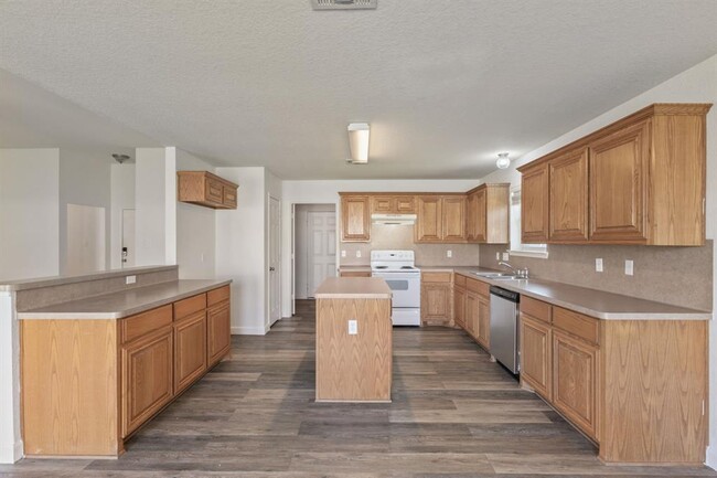 Building Photo - 1609 Paint Brush Dr