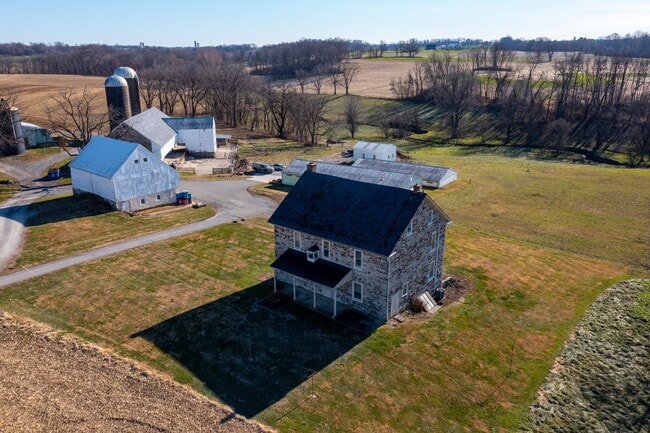 Building Photo - 796 Long Ln